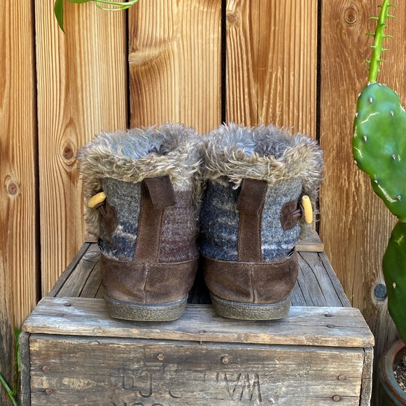 Woolrich Suede Faux Fur Wooden Toggle Moccasins - Picture 11 of 15